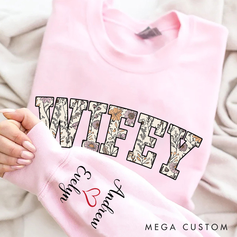 Personalized Wildflowers Wifey Sweatshirt Floral Sweatshirt for Couples Valentine Anniversary Gift Top Sweatshirt for Wife