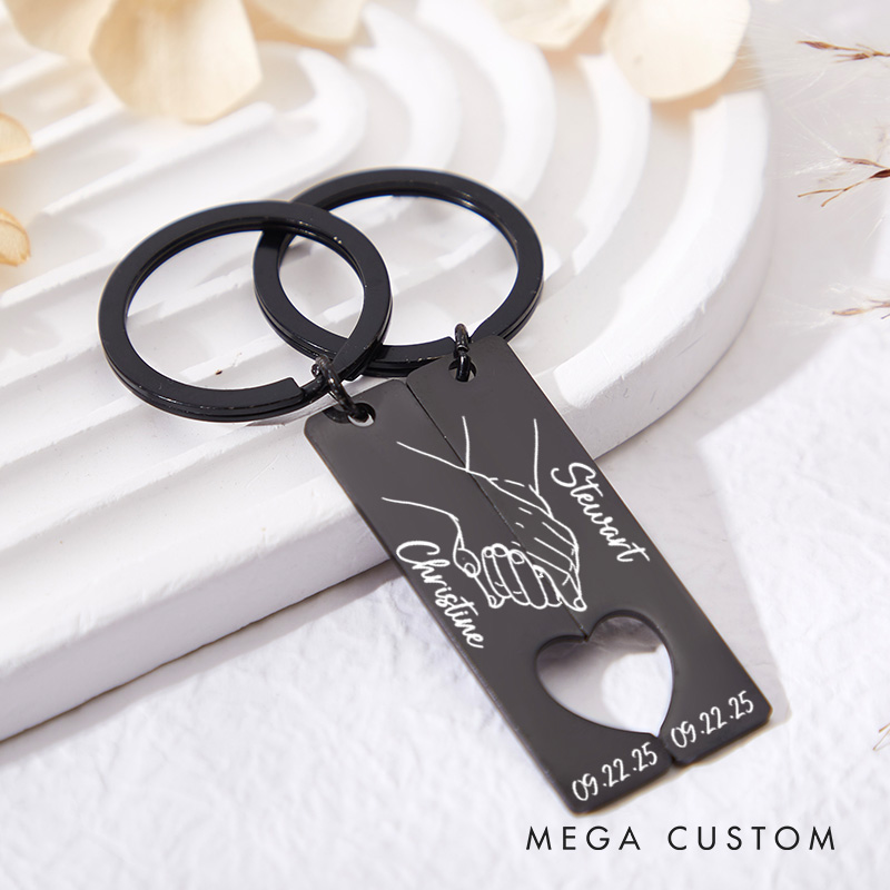Personalized Couple Holding-hands 2pcs Matching Keychain Newlyweds Matching Heart Keyring Valentine's Day Gift for Boyfriend Girlfriend Husband Wife