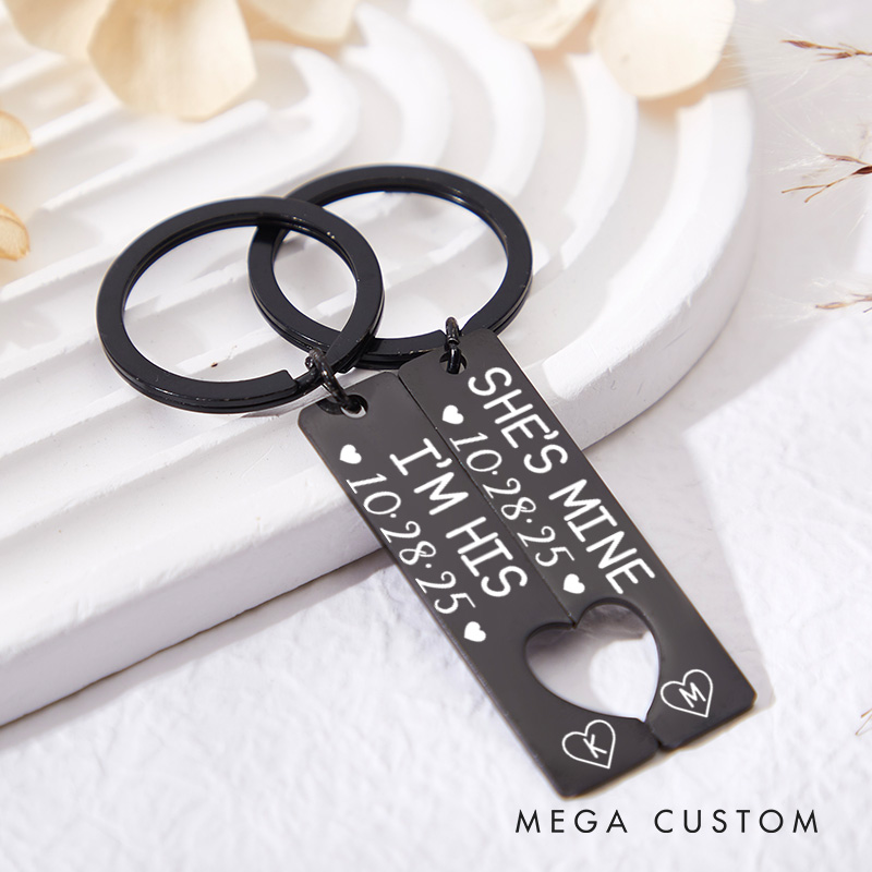 Personalized Couple She's Mine and I'm His 2pcs Matching Keychain Newlyweds Heart Keyring Valentine's Day Gift for Boyfriend Girlfriend Husband Wife