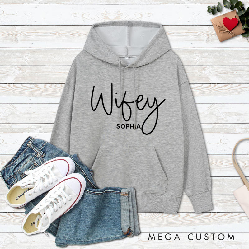 Personalized Couple Hubby and Wifey Hoodie with Name Couple Valentine’s Day Sweatshirt for Boyfriend Girlfriend Husband Wife