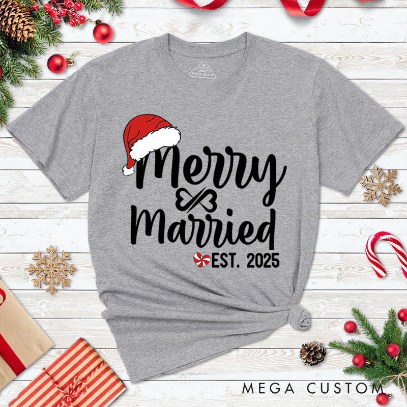 Personalized Couple Merry and Married Christmas T-Shirt Custom Newlyweds Santa Hat Xmas Shirt for Husband Wife Married Tee Tops Christmas Gift