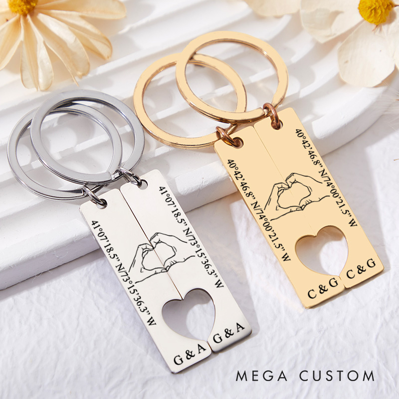 Personalized Couple Hand-heart 2pcs Matching Keychain Newlyweds Coordinates Heart Keyring Valentine's Day Gift for Boyfriend Girlfriend Husband Wife