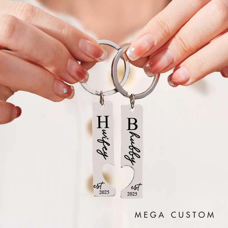 Personalized Couple Hubby and Wifey 2pcs Matching Keychain Custom Newlyweds Matching Heart Keyring Valentine's Day Gift for Hubby Wifey Husband Wife