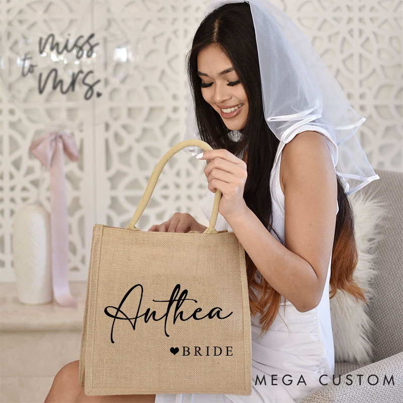 Personalized Bridesmaid Burlap Tote Bag Custom Bride Name and Title Jute Tote Bag Wedding Beach Bag Bachelorette Party Favors Bridal Shower Gift