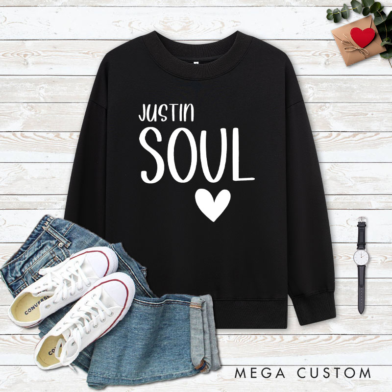 Personalized Couple Soul and Mates with Heart Sweatshirt Couple Valentine's Day Sweatshirt for Husband Wife Boyfriend Girlfriend