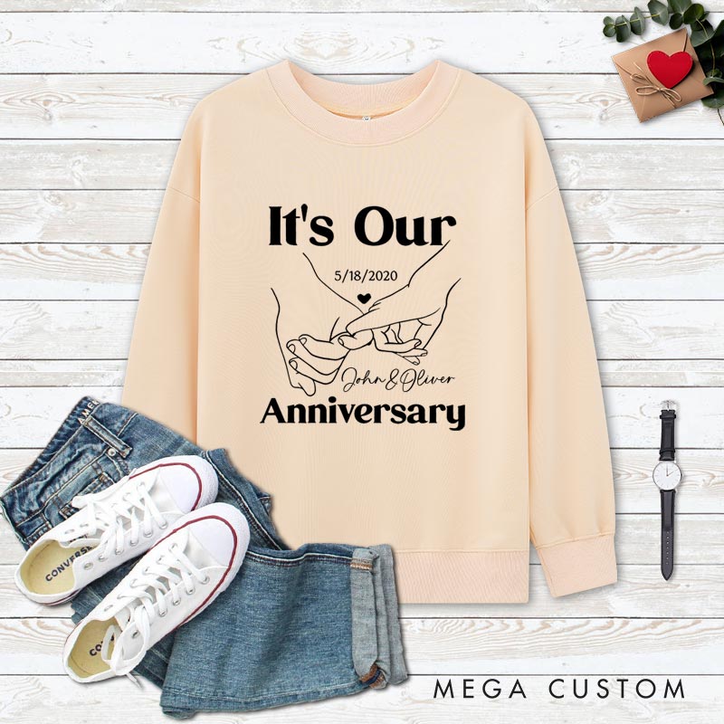 Personalized Couple 5th Anniversary Sweatshirt It's Our Anniversary - Romantic Line Art Outfit Couple Sweatshirt for Boyfriend Girlfriend