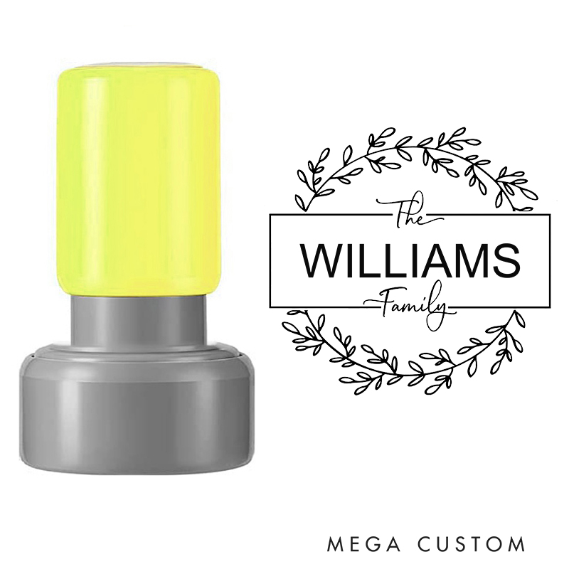 Personalized Round Housewarming Stamp Custom Family Name Wreath Design Decorative Stamp for New Homeowners Crafting Invitations and Keepsakes