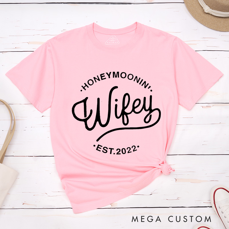 Personalized Chic Honeymoon' Wifey and Hubby Matching Honeymoon Couple Classic T-Shirt