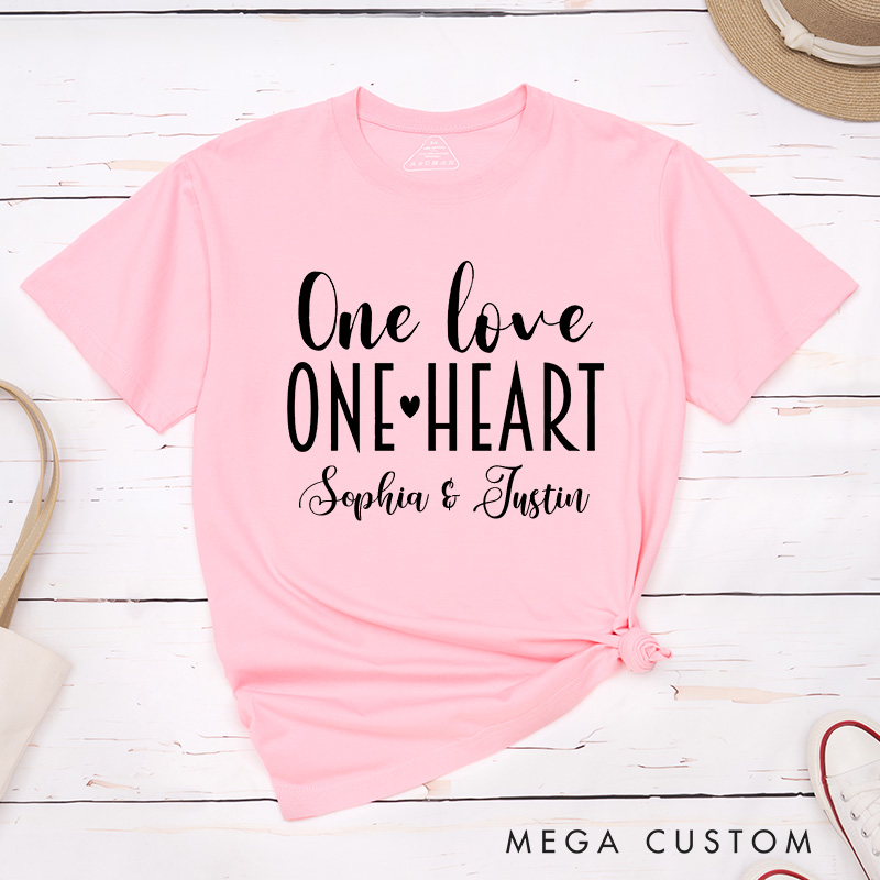 Personalized Couple One Love One Heart Matching T-Shirt with Name Valentine's Day T-Shirt for Husband Wife Boyfriend Girlfriend Gift for Hubby Wifey