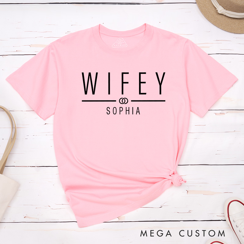 Personalized Couple Hubby and Wifey Matching T-Shirt with Name Valentine's Day T-Shirt for Husband Wife Boyfriend Girlfriend Gift