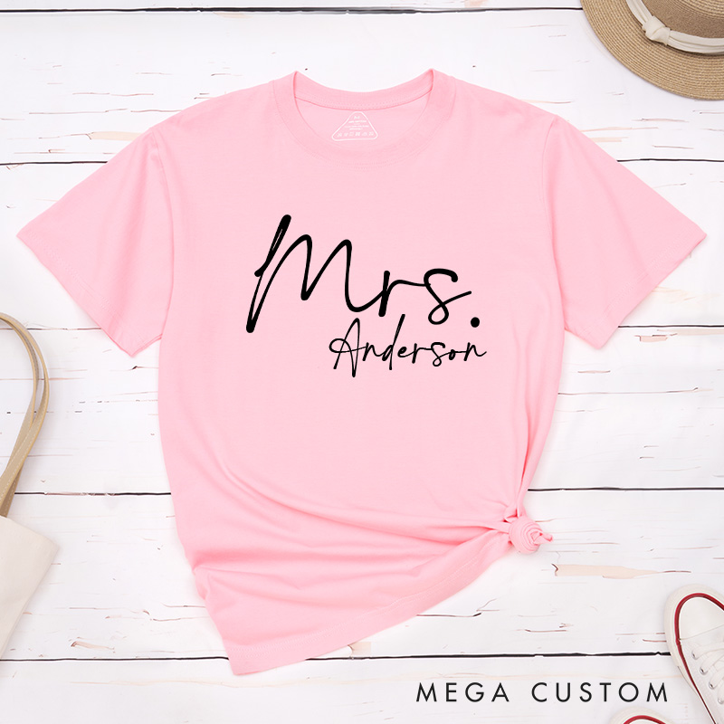 Personalized Couple Classi Mr. and Mrs. T-Shirt with Name Valentine's Day Matching T-Shirt for Husband Wife Boyfriend Girlfriend Gift for Hubby Wifey
