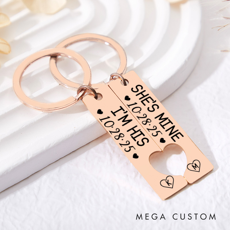 Personalized Couple She's Mine and I'm His 2pcs Matching Keychain Newlyweds Heart Keyring Valentine's Day Gift for Boyfriend Girlfriend Husband Wife