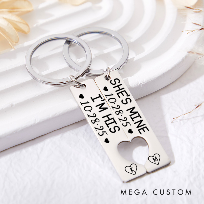 Personalized Couple She's Mine and I'm His 2pcs Matching Keychain Newlyweds Heart Keyring Valentine's Day Gift for Boyfriend Girlfriend Husband Wife
