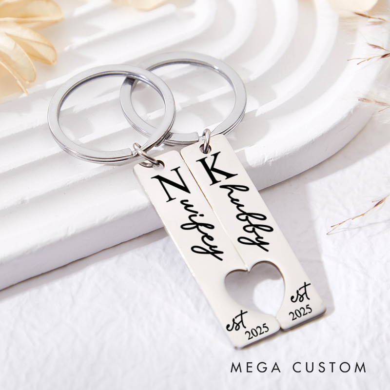 Personalized Couple Hubby and Wifey 2pcs Matching Keychain Custom Newlyweds Matching Heart Keyring Valentine's Day Gift for Hubby Wifey Husband Wife