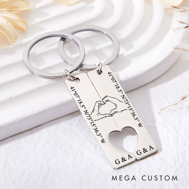 Personalized Couple Hand-heart 2pcs Matching Keychain Newlyweds Coordinates Heart Keyring Valentine's Day Gift for Boyfriend Girlfriend Husband Wife