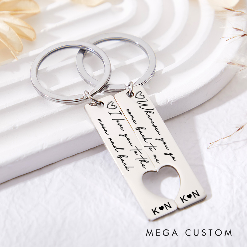 Personalized Couple I Love You to the Moon and Back 2pcs Matching Heart Keychain Couple Valentine's Day Gift for Boyfriend Girlfriend Husband Wife