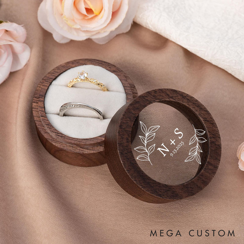 Personalized Couple Wedding Stylish Leaf Wreath Wooden Ring Box Newlyweds Initials Ring Box with Acrylic Cover Engagement Ring Box Husband Wife Gift