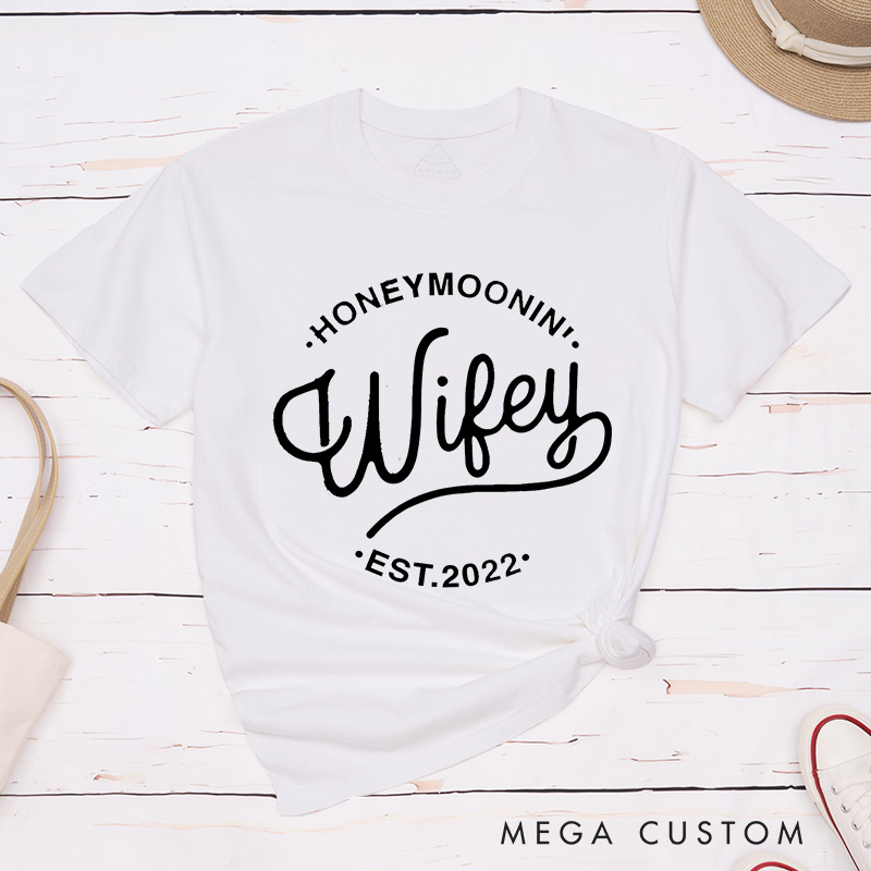 Personalized Chic Honeymoon' Wifey and Hubby Matching Honeymoon Couple Classic T-Shirt