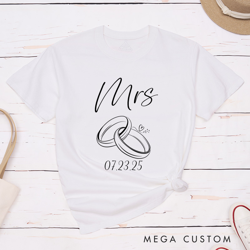 Personalized Minimalist Mr and Mrs with Rings and Heart Wedding Couple Classic T-Shirt