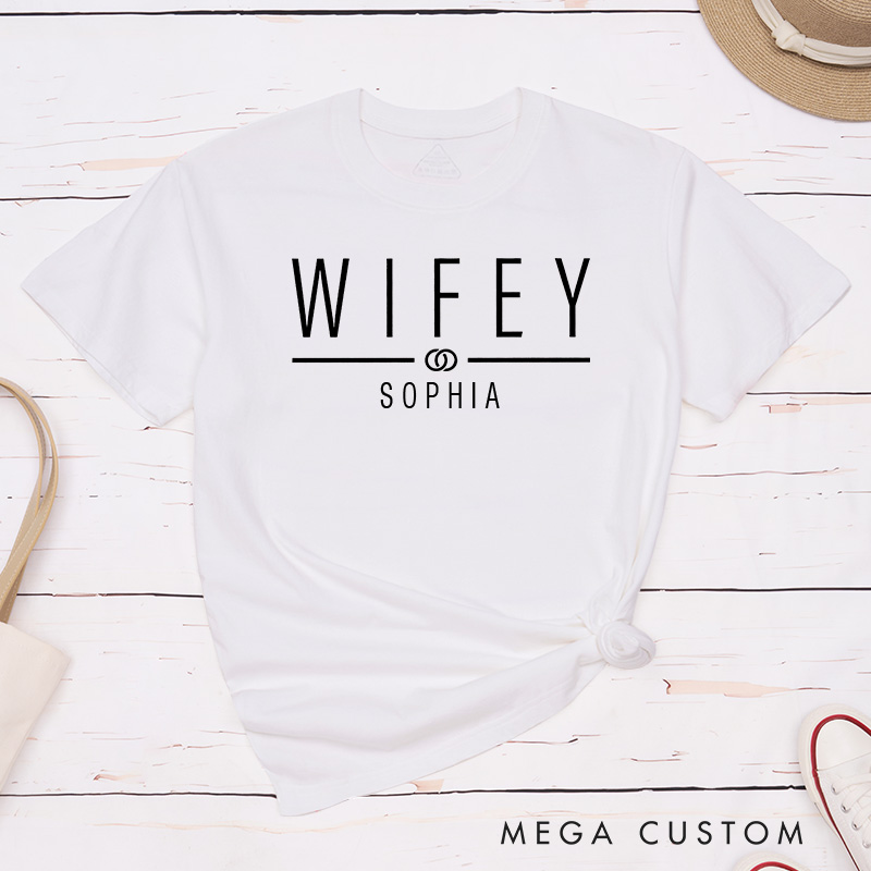 Personalized Couple Hubby and Wifey Matching T-Shirt with Name Valentine's Day T-Shirt for Husband Wife Boyfriend Girlfriend Gift