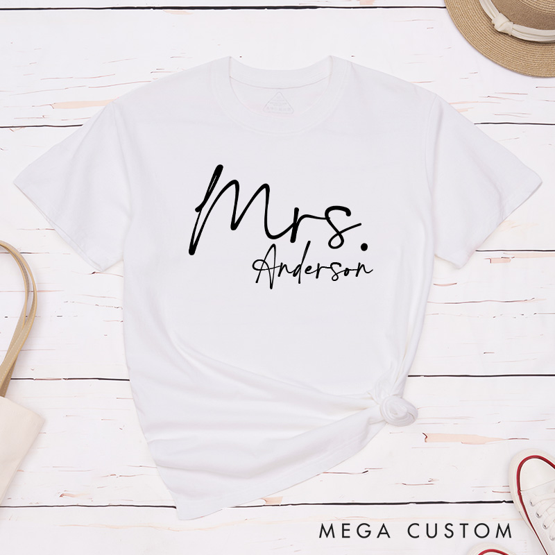 Personalized Couple Classi Mr. and Mrs. T-Shirt with Name Valentine's Day Matching T-Shirt for Husband Wife Boyfriend Girlfriend Gift for Hubby Wifey