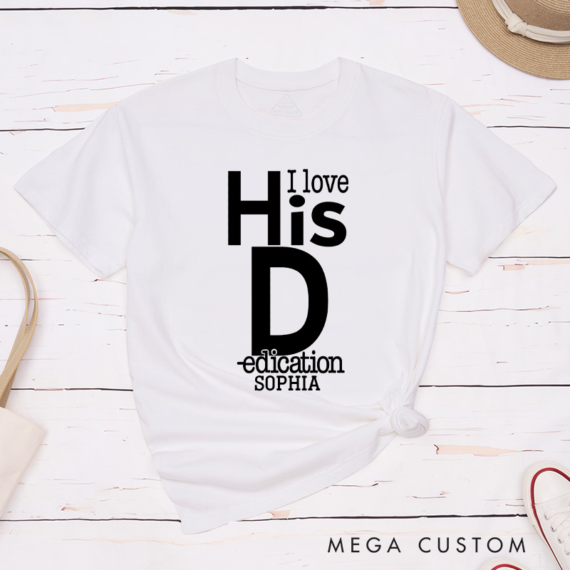 Personalized Couple Minimalist I Love Her Personality Matching T-Shirt with Name Valentine's Day T-Shirt for Husband Wife Boyfriend Girlfriend Gift