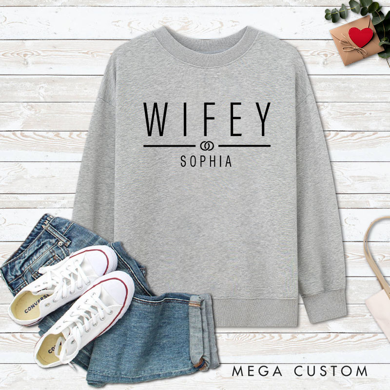 Personalized Couple Hubby and Wifey with Ring Matching Sweatshirt Couple Valentine’s Day Sweatshirt for Husband Wife Hubby Wifey