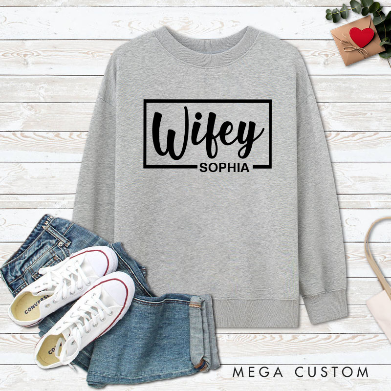 Personalized Couple Modern Hubby and Wifey Matching Sweatshirt with Name Couple Valentine’s Day Sweatshirt for Husband Wife Hubby Wifey