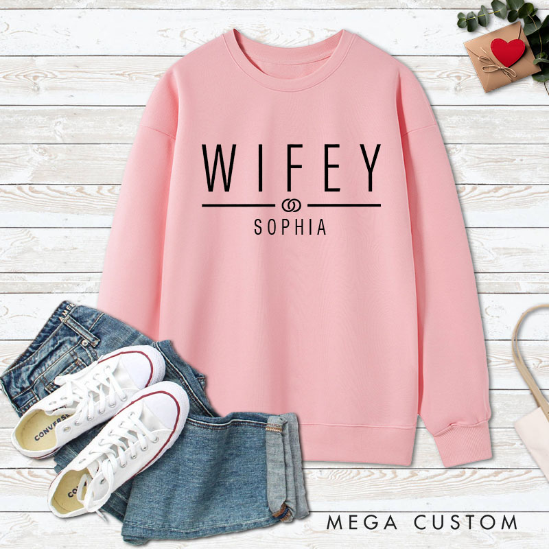 Personalized Couple Hubby and Wifey with Ring Matching Sweatshirt Couple Valentine’s Day Sweatshirt for Husband Wife Hubby Wifey