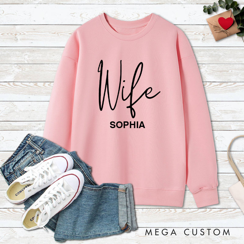 Personalized Couple Husband and Wife Matching Sweatshirt with Name Couple Valentine’s Day Sweatshirt for Husband Wife Hubby Wifey