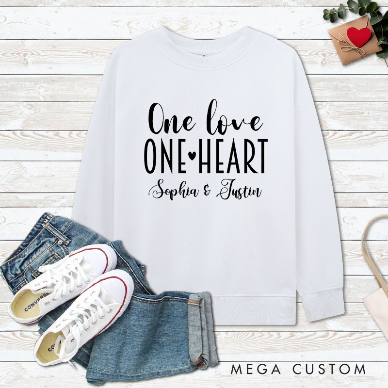 Personalized Couple One Love One Heart Matching Sweatshirt Couple Valentine's Day Sweatshirt for Husband Wife Boyfriend Girlfriend