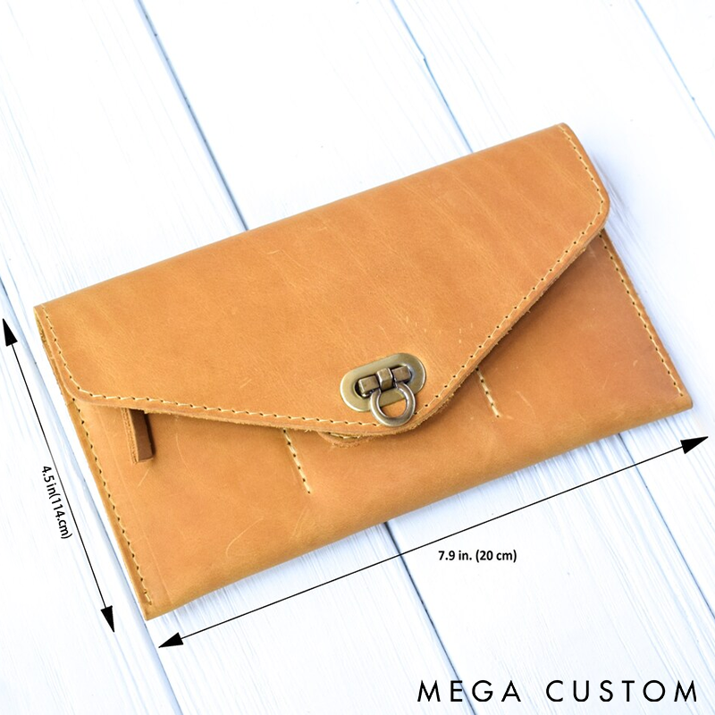 Personalized Leather Clutch Wallet Custom Name Multi-Compartment Design Wrist Strap Perfect for Women’s Daily Use or Gift