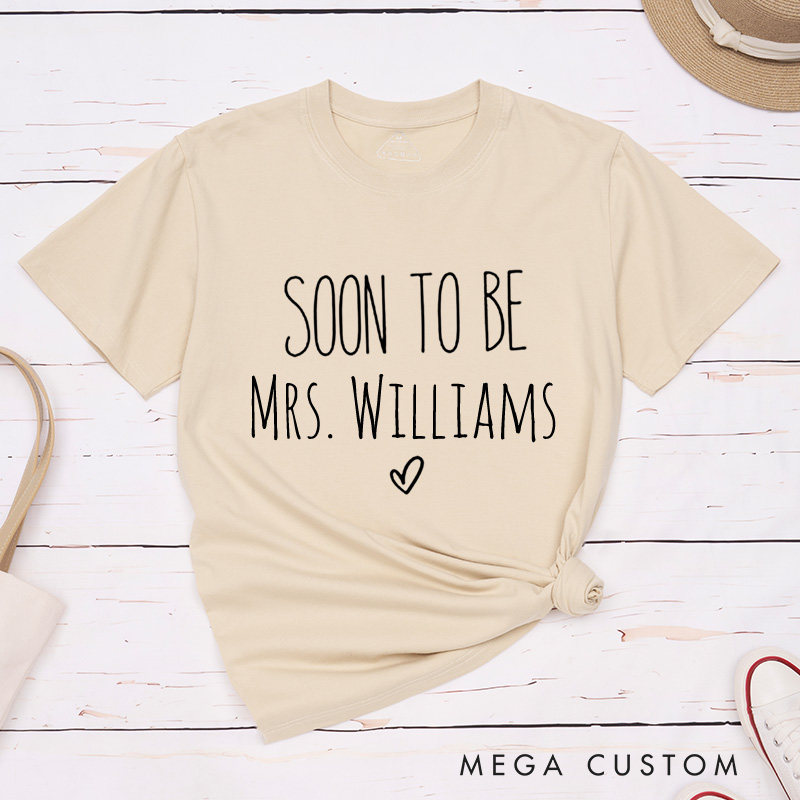 Personalized Minimalist Soon To Be Mrs and One Lucky Mr Engagement Couple Classic T-Shirt