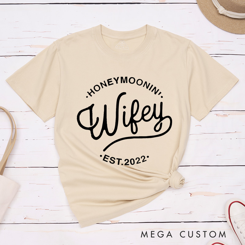 Personalized Chic Honeymoon' Wifey and Hubby Matching Honeymoon Couple Classic T-Shirt