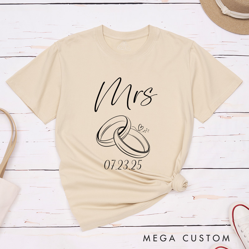 Personalized Minimalist Mr and Mrs with Rings and Heart Wedding Couple Classic T-Shirt