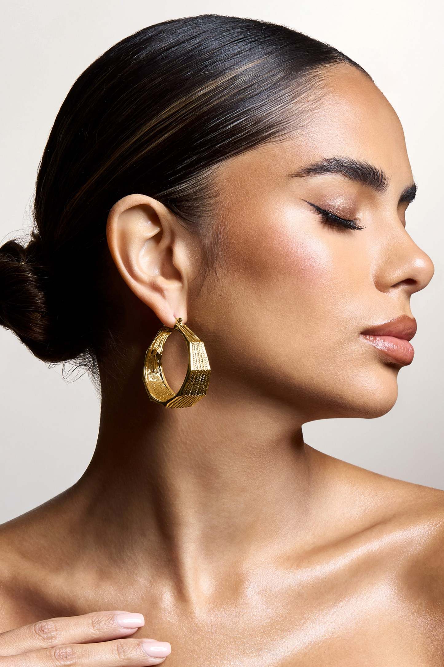 WB_CL134522007-MegGoldRibbedHoopEarrings1