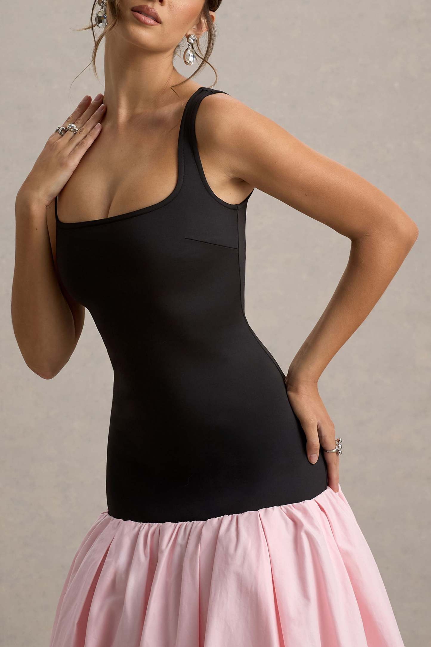 uploaded_image_4_mmhjz