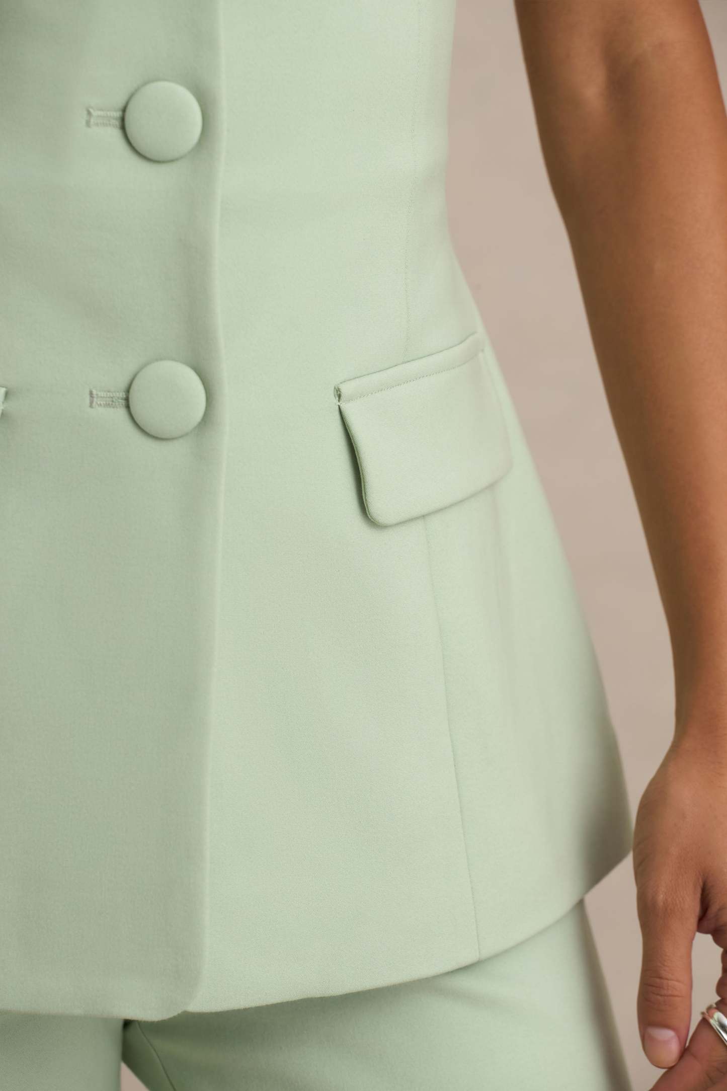 uploaded_image_4_u9l92