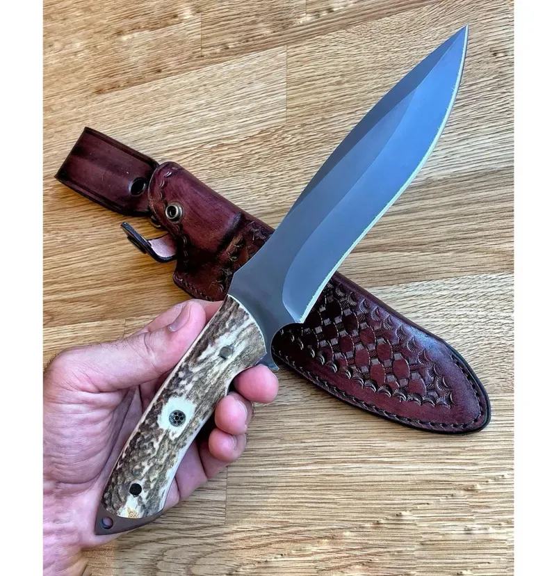 Ručno izrađeno od kovača - oštrica od ugljičnog čelika 1075, drška od jelenjeg roga - nož za kampiranje - lovački nož