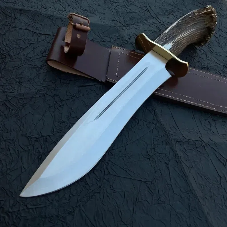 Kézzel készített szabadtéri kések