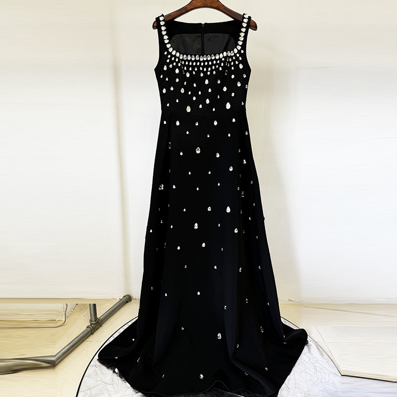 Elegant Burgundy Square Neck Evening Gown - Teardrop Crystal Embellished A-Line Formal Prom Dress 9008
