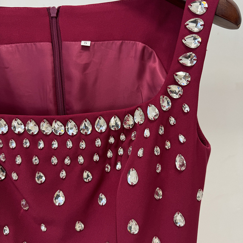 Elegant Burgundy Square Neck Evening Gown - Teardrop Crystal Embellished A-Line Formal Prom Dress 9008