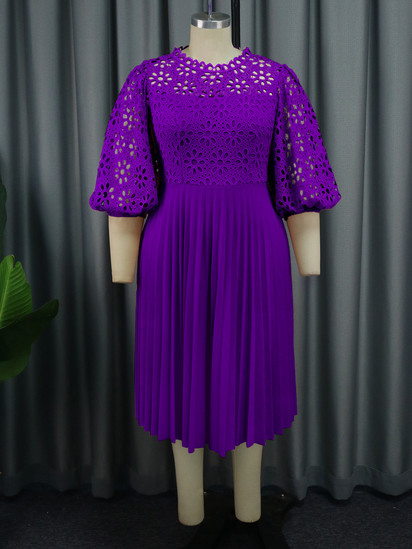 Plus-Sizes Elegant Eyelet Lace & Pleated Chiffon Dress AM030904 	-UGENA FASHION