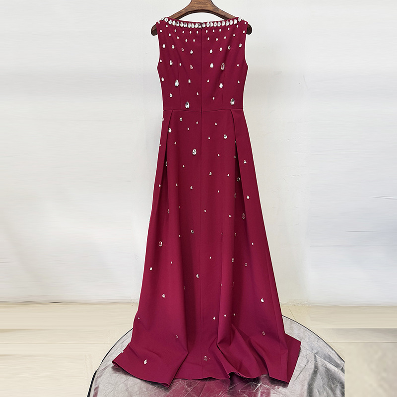 Elegant Burgundy Square Neck Evening Gown - Teardrop Crystal Embellished A-Line Formal Prom Dress 9008