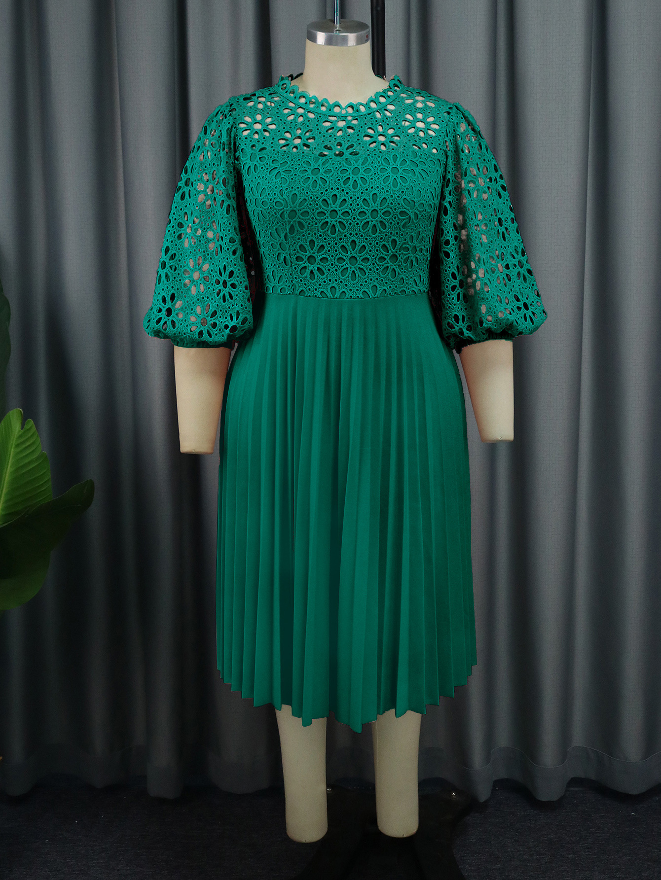Plus-Sizes Elegant Eyelet Lace & Pleated Chiffon Dress AM030904 	-UGENA FASHION