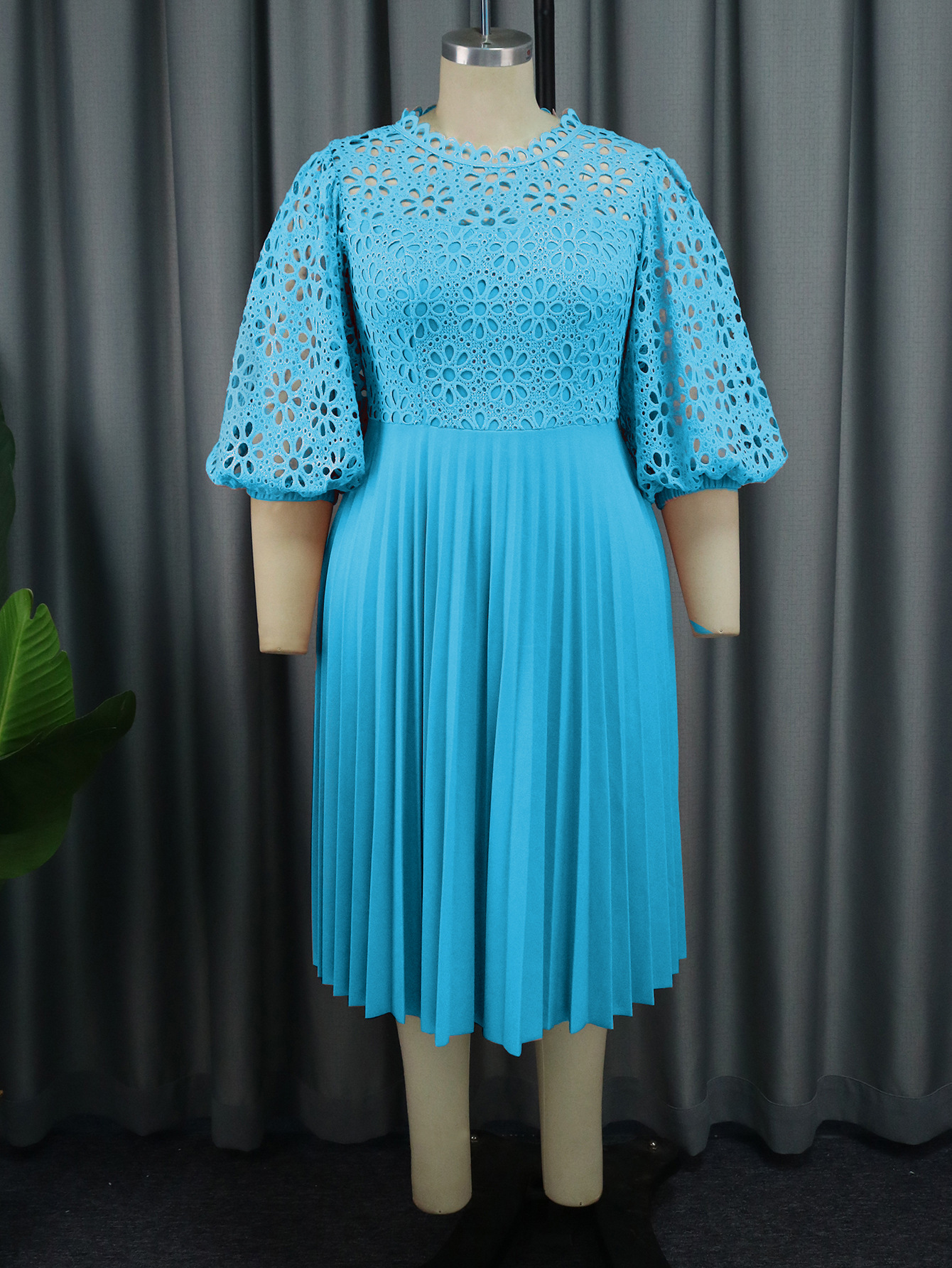 Plus-Sizes Elegant Eyelet Lace & Pleated Chiffon Dress AM030904 	-UGENA FASHION