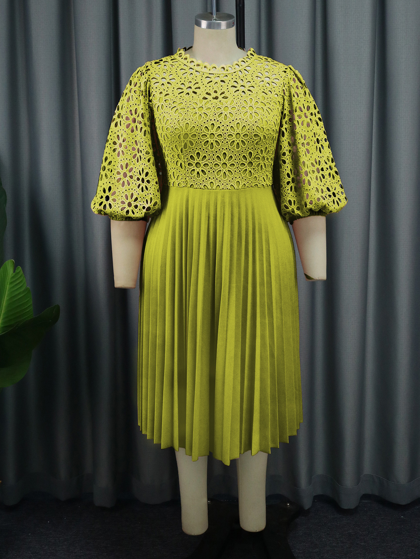Plus-Sizes Elegant Eyelet Lace & Pleated Chiffon Dress AM030904 	-UGENA FASHION