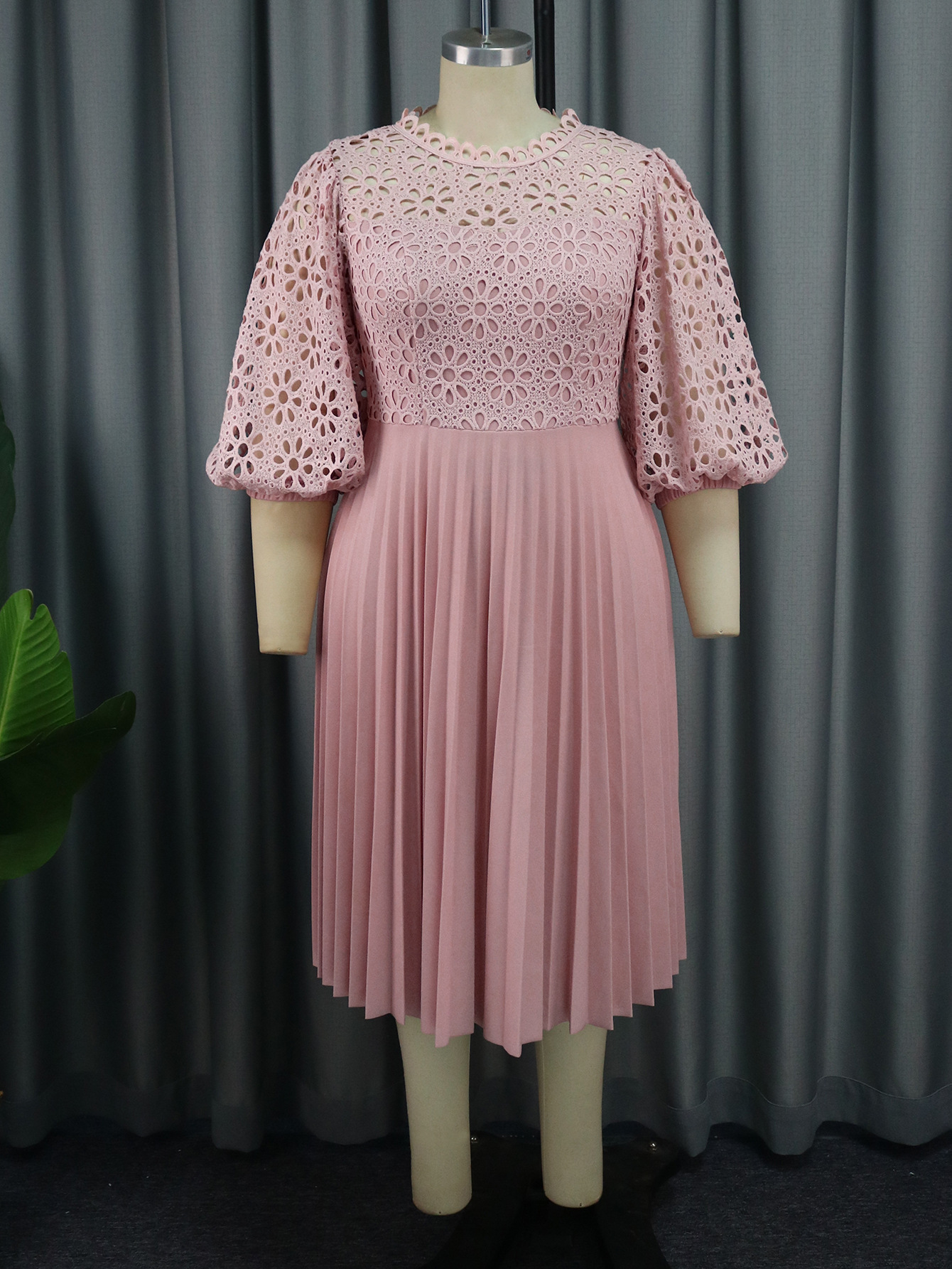 Plus-Sizes Elegant Eyelet Lace & Pleated Chiffon Dress AM030904 	-UGENA FASHION