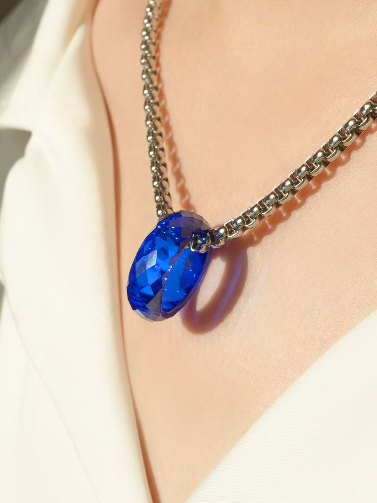 360-Degree Thick-Cut Royal Blue Sapphire Ring