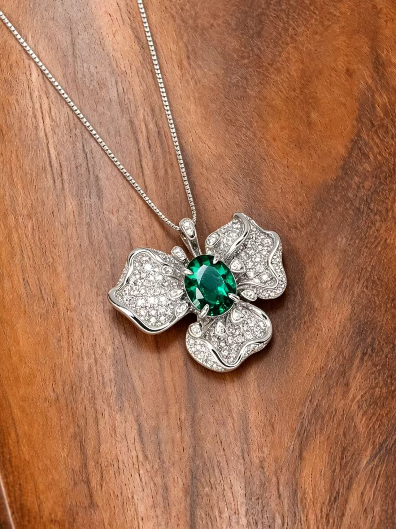 Oval Brilliant Cut Emerald Necklace - Rhyme Floral 